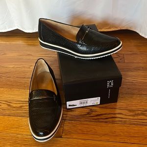 Naturalized black loafers / slip-ons